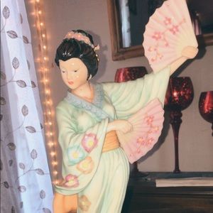 La Verona Collection, antique. Good condition.🎐